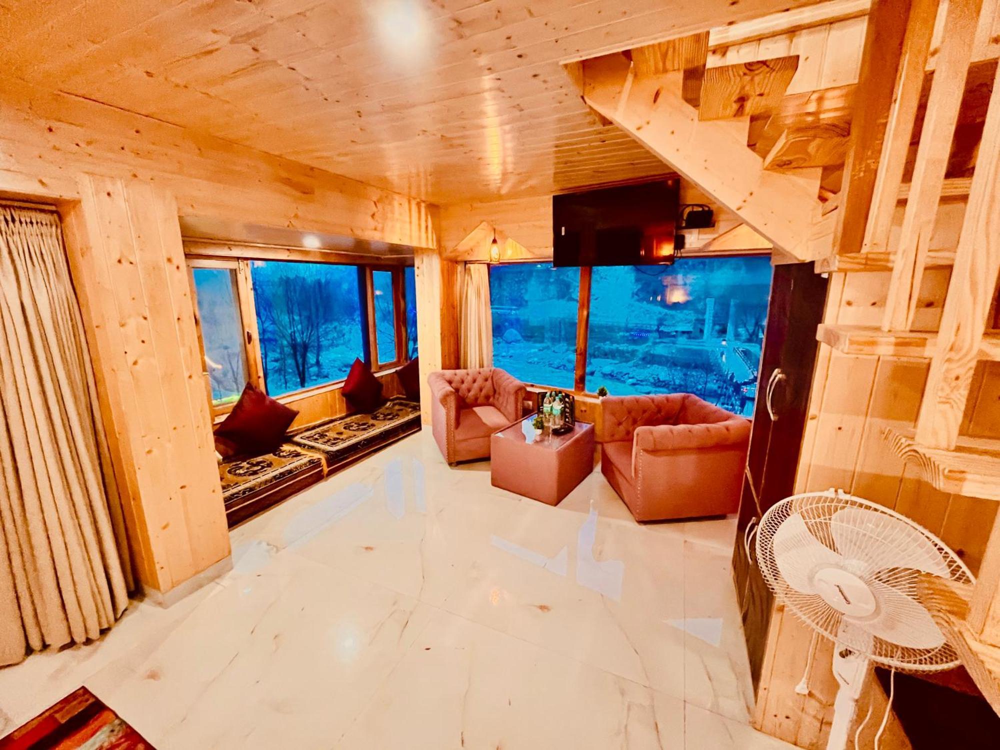 Himalayan Fort Resort, Manali - ! Riverside Property !! Big Lawn With Bonfire !! Best Selling !! Scenic River & Mountais View !! Big Parking !! Luxury Balcony Rooms !! Playing Zone !! Property Of The Year ! M 98160-43600 ภายนอก รูปภาพ