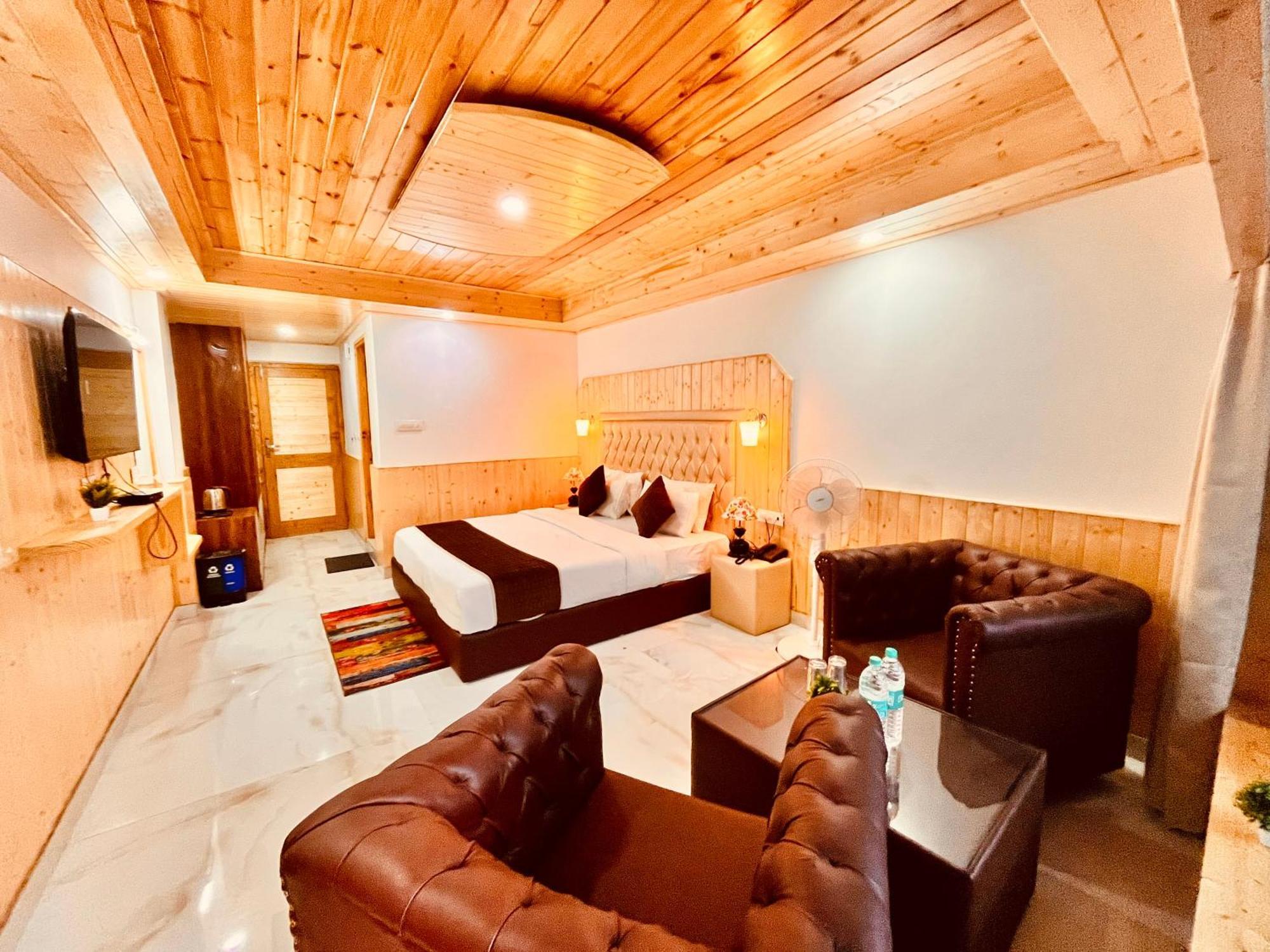 Himalayan Fort Resort, Manali - ! Riverside Property !! Big Lawn With Bonfire !! Best Selling !! Scenic River & Mountais View !! Big Parking !! Luxury Balcony Rooms !! Playing Zone !! Property Of The Year ! M 98160-43600 ภายนอก รูปภาพ