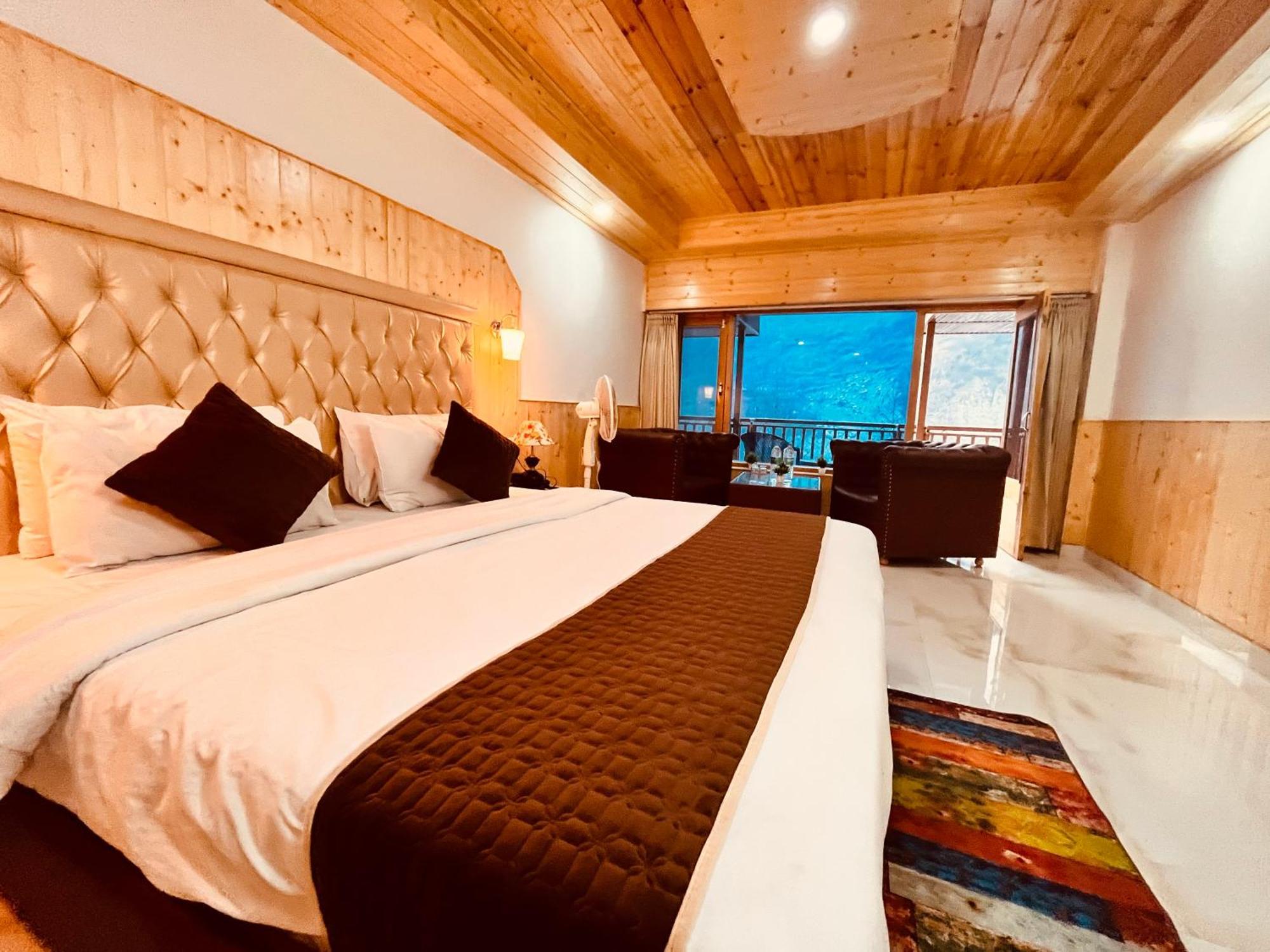 Himalayan Fort Resort, Manali - ! Riverside Property !! Big Lawn With Bonfire !! Best Selling !! Scenic River & Mountais View !! Big Parking !! Luxury Balcony Rooms !! Playing Zone !! Property Of The Year ! M 98160-43600 ภายนอก รูปภาพ