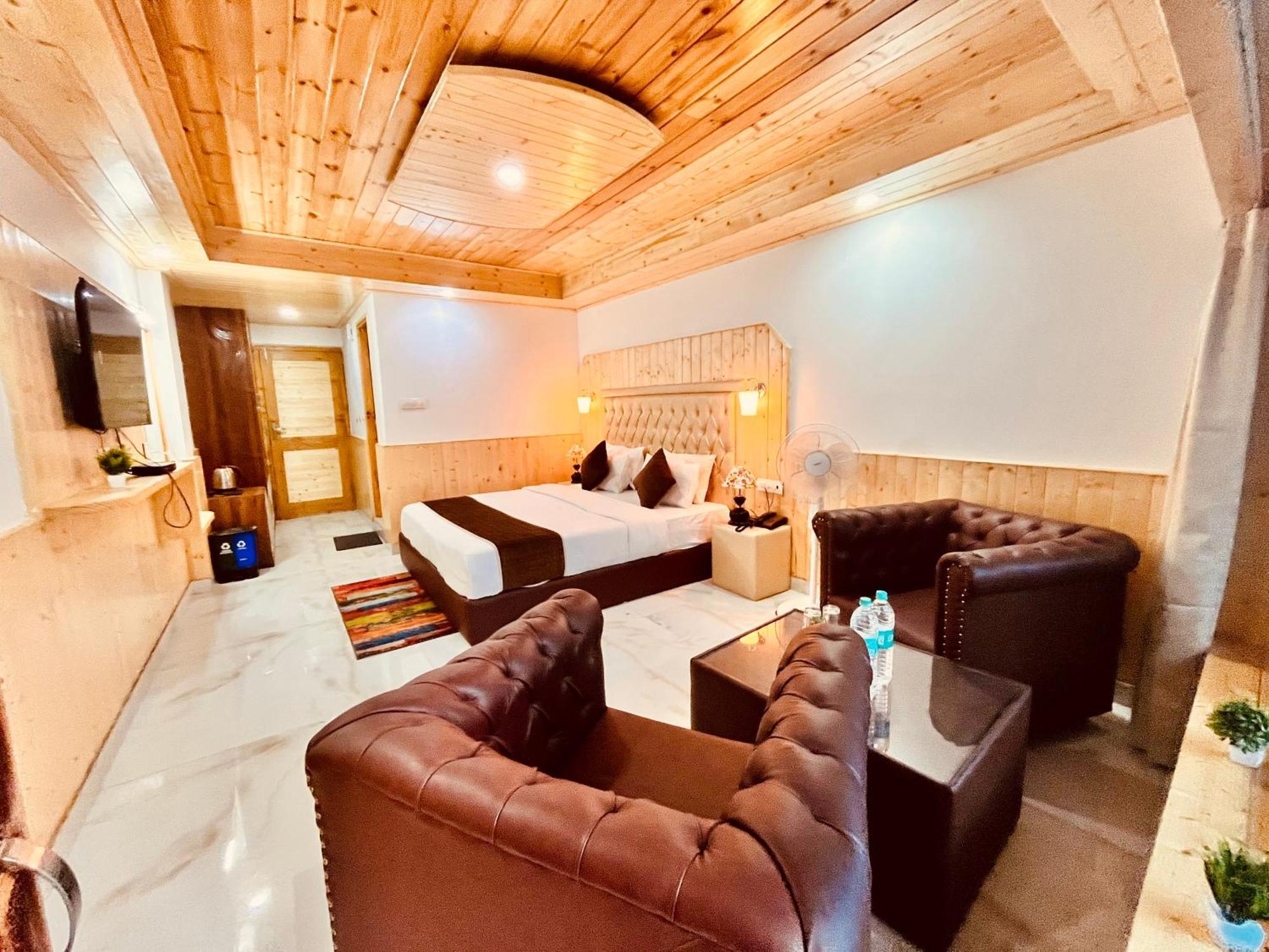 Himalayan Fort Resort, Manali - ! Riverside Property !! Big Lawn With Bonfire !! Best Selling !! Scenic River & Mountais View !! Big Parking !! Luxury Balcony Rooms !! Playing Zone !! Property Of The Year ! M 98160-43600 ภายนอก รูปภาพ