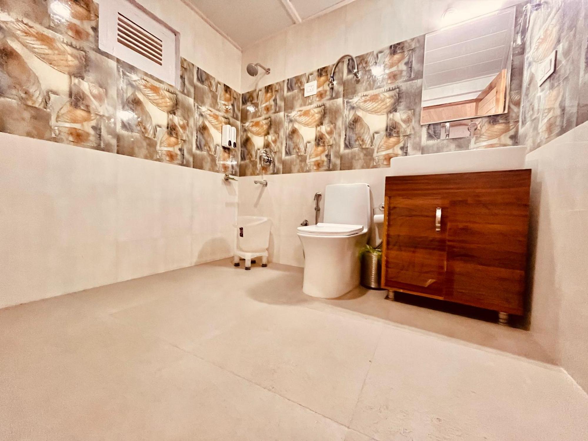 Himalayan Fort Resort, Manali - ! Riverside Property !! Big Lawn With Bonfire !! Best Selling !! Scenic River & Mountais View !! Big Parking !! Luxury Balcony Rooms !! Playing Zone !! Property Of The Year ! M 98160-43600 ภายนอก รูปภาพ