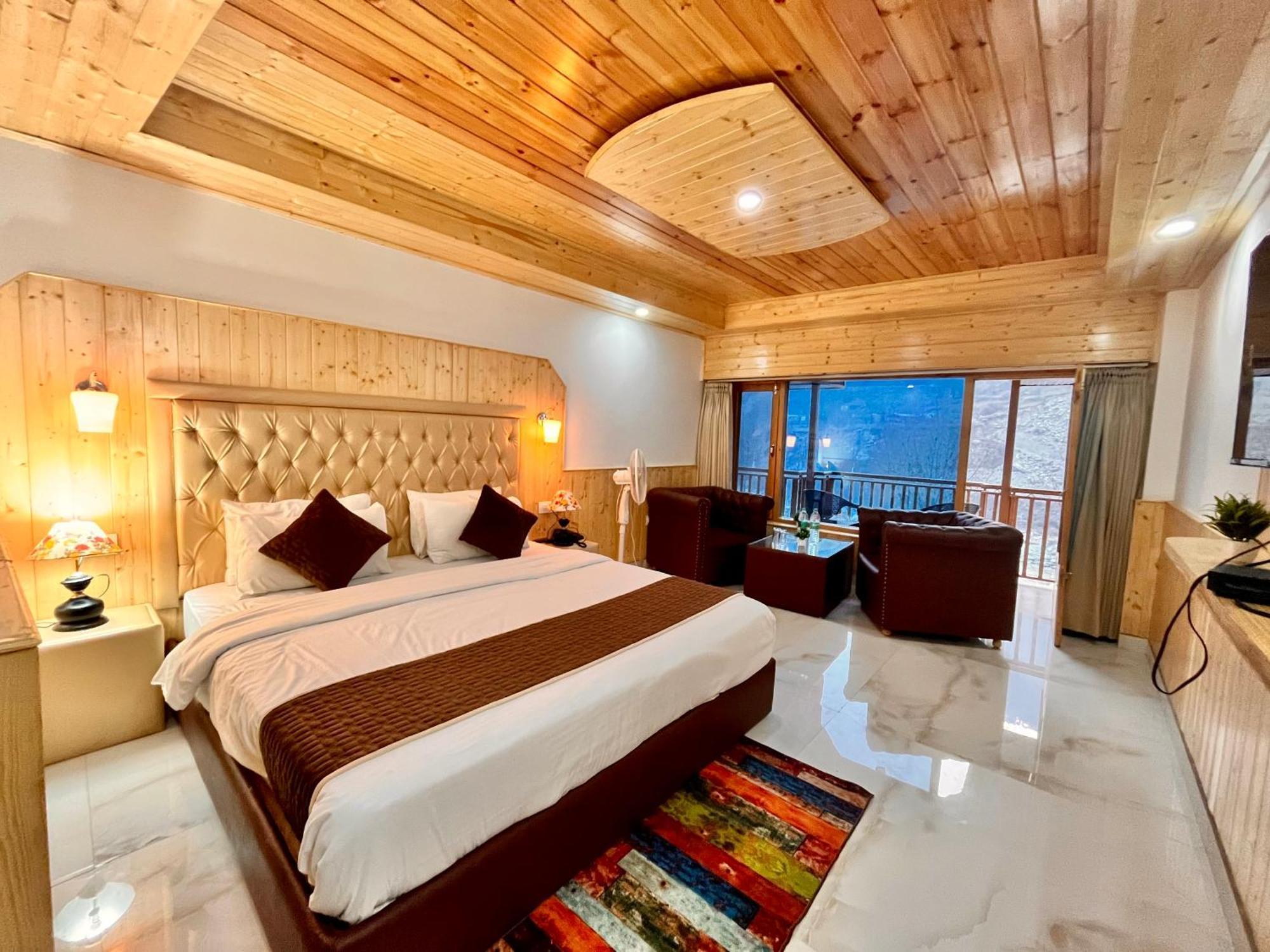 Himalayan Fort Resort, Manali - ! Riverside Property !! Big Lawn With Bonfire !! Best Selling !! Scenic River & Mountais View !! Big Parking !! Luxury Balcony Rooms !! Playing Zone !! Property Of The Year ! M 98160-43600 ภายนอก รูปภาพ