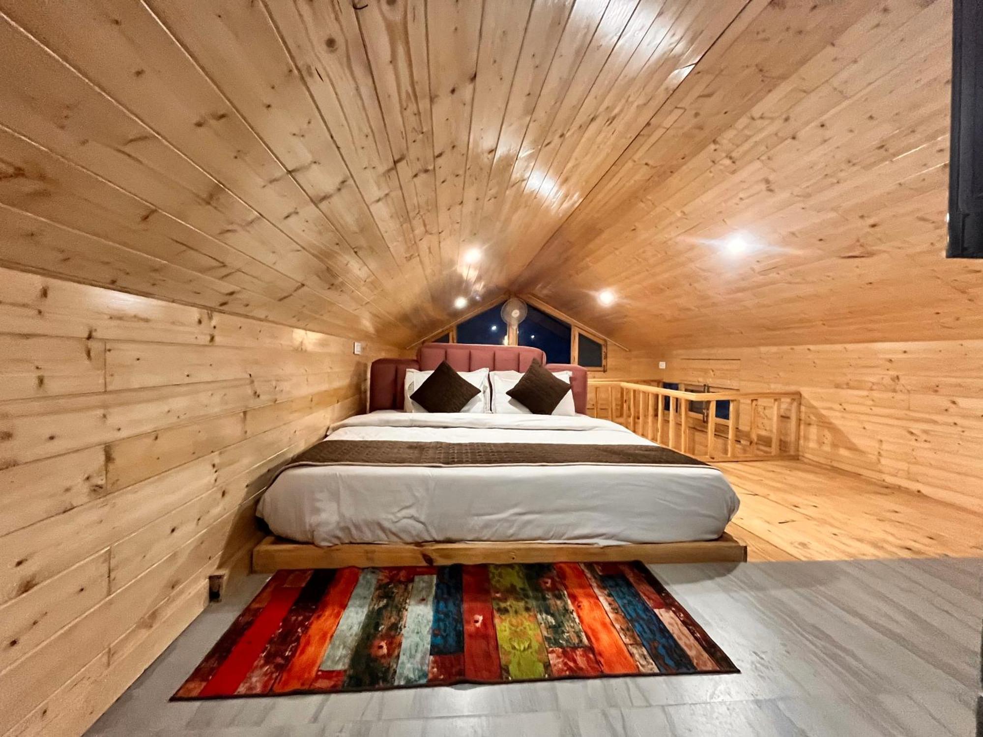 Himalayan Fort Resort, Manali - ! Riverside Property !! Big Lawn With Bonfire !! Best Selling !! Scenic River & Mountais View !! Big Parking !! Luxury Balcony Rooms !! Playing Zone !! Property Of The Year ! M 98160-43600 ภายนอก รูปภาพ
