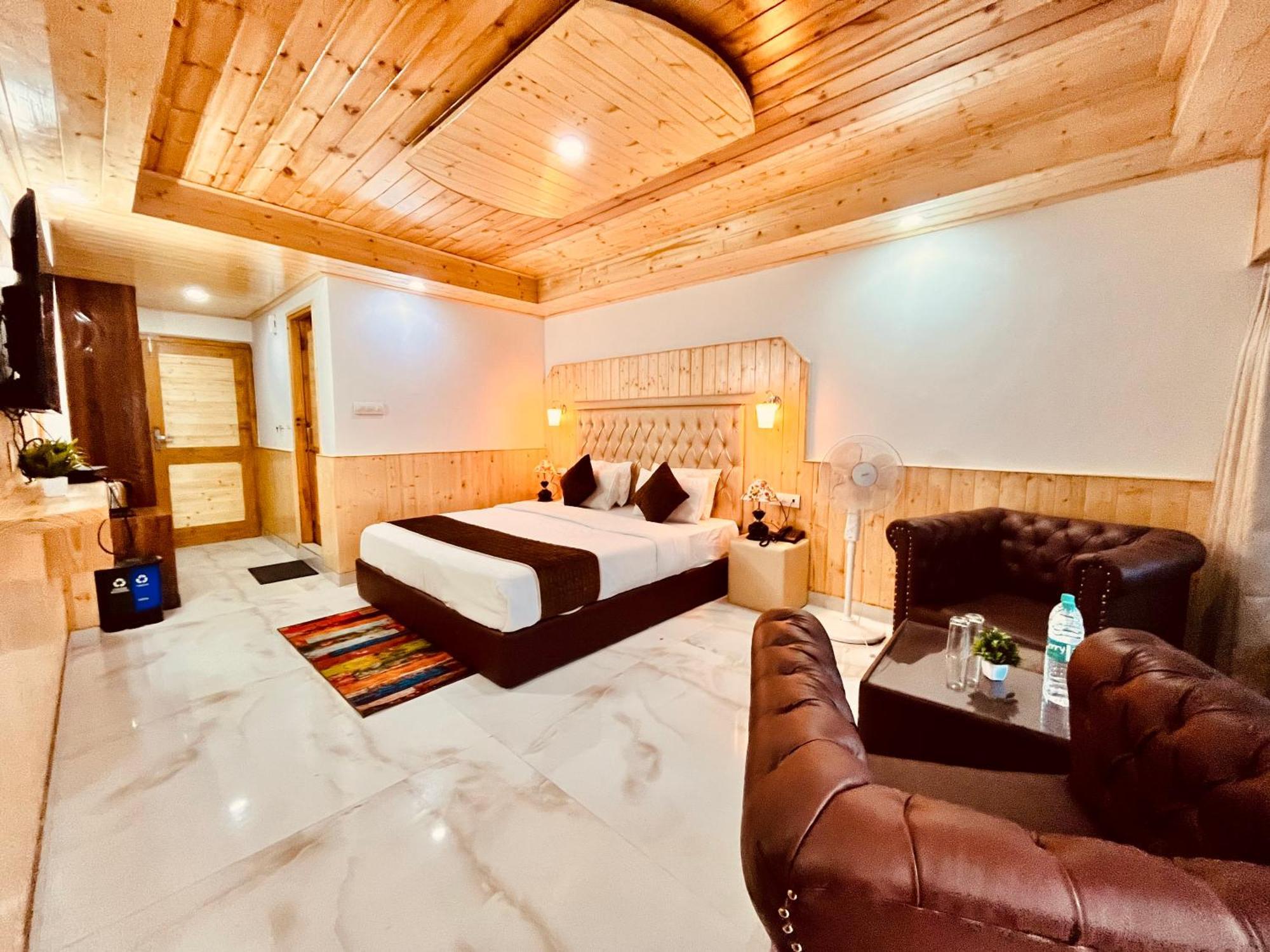 Himalayan Fort Resort, Manali - ! Riverside Property !! Big Lawn With Bonfire !! Best Selling !! Scenic River & Mountais View !! Big Parking !! Luxury Balcony Rooms !! Playing Zone !! Property Of The Year ! M 98160-43600 ภายนอก รูปภาพ